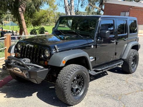 Used 2012 Jeep Wrangler Unlimited Rubicon w/ Connectivity Group AWD/4WD image 1