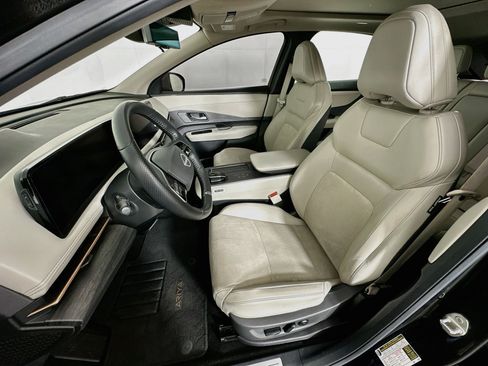 Used 2023 Nissan Ariya AWD image 13