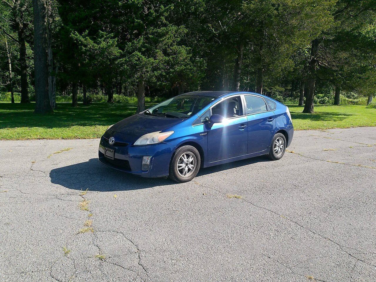 Used 2010 Toyota Prius Three FWD image 2