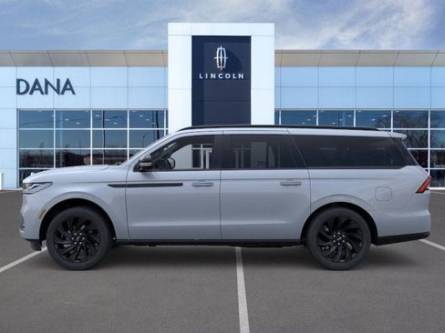 New 2026 Lincoln Navigator L Reserve w/ Jet Appearance Package AWD/4WD image 3