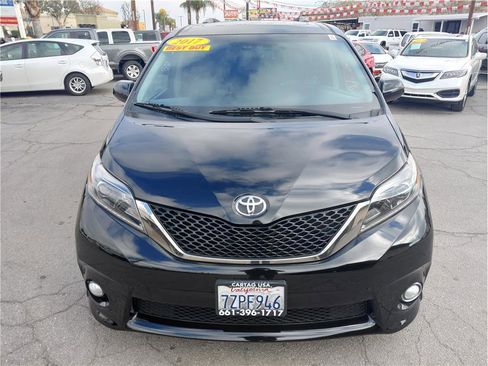 Used 2017 Toyota Sienna SE image 20