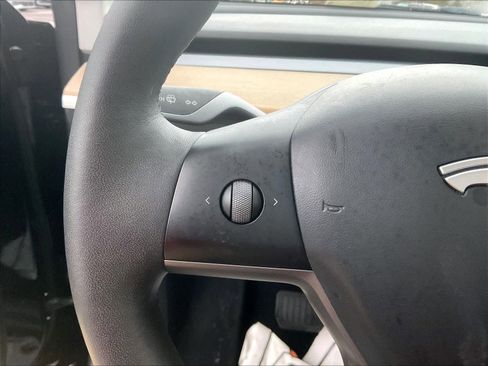 Used 2023 Tesla Model Y Long Range image 23