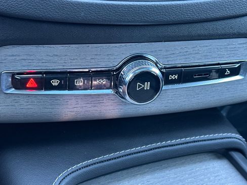 Used 2025 Volvo XC90 T8 Ultra w/ Protection Package Premier image 24