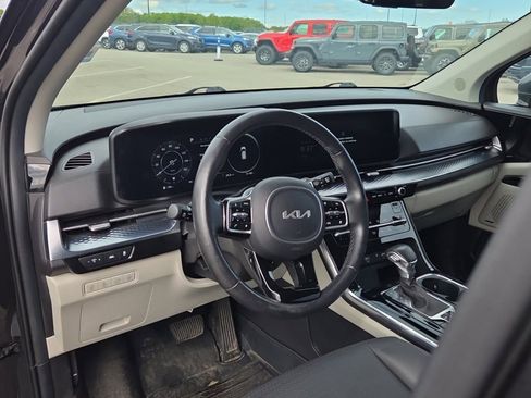 Used 2023 Kia Carnival SX Prestige FWD image 5