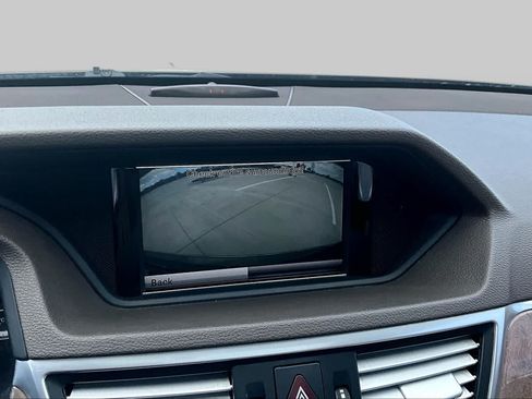 Used 2013 Mercedes-Benz E 350 Sedan image 25