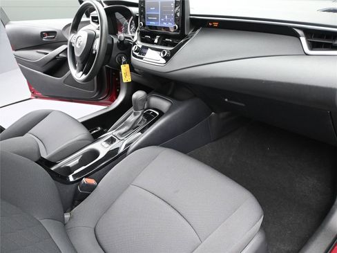 Used 2022 Toyota Corolla LE image 12