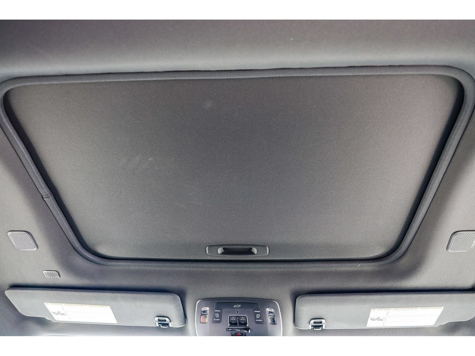 Used 2024 Toyota Sienna Platinum FWD image 17