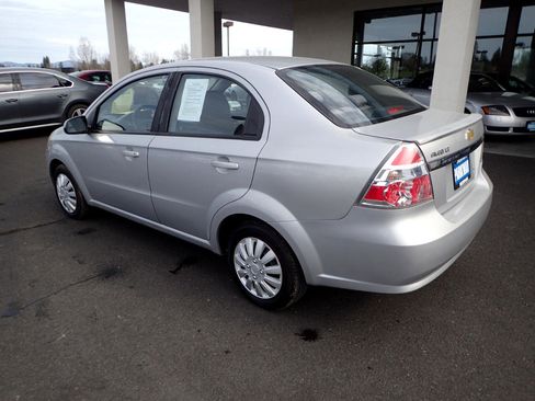 Used 2010 Chevrolet Aveo LT image 3