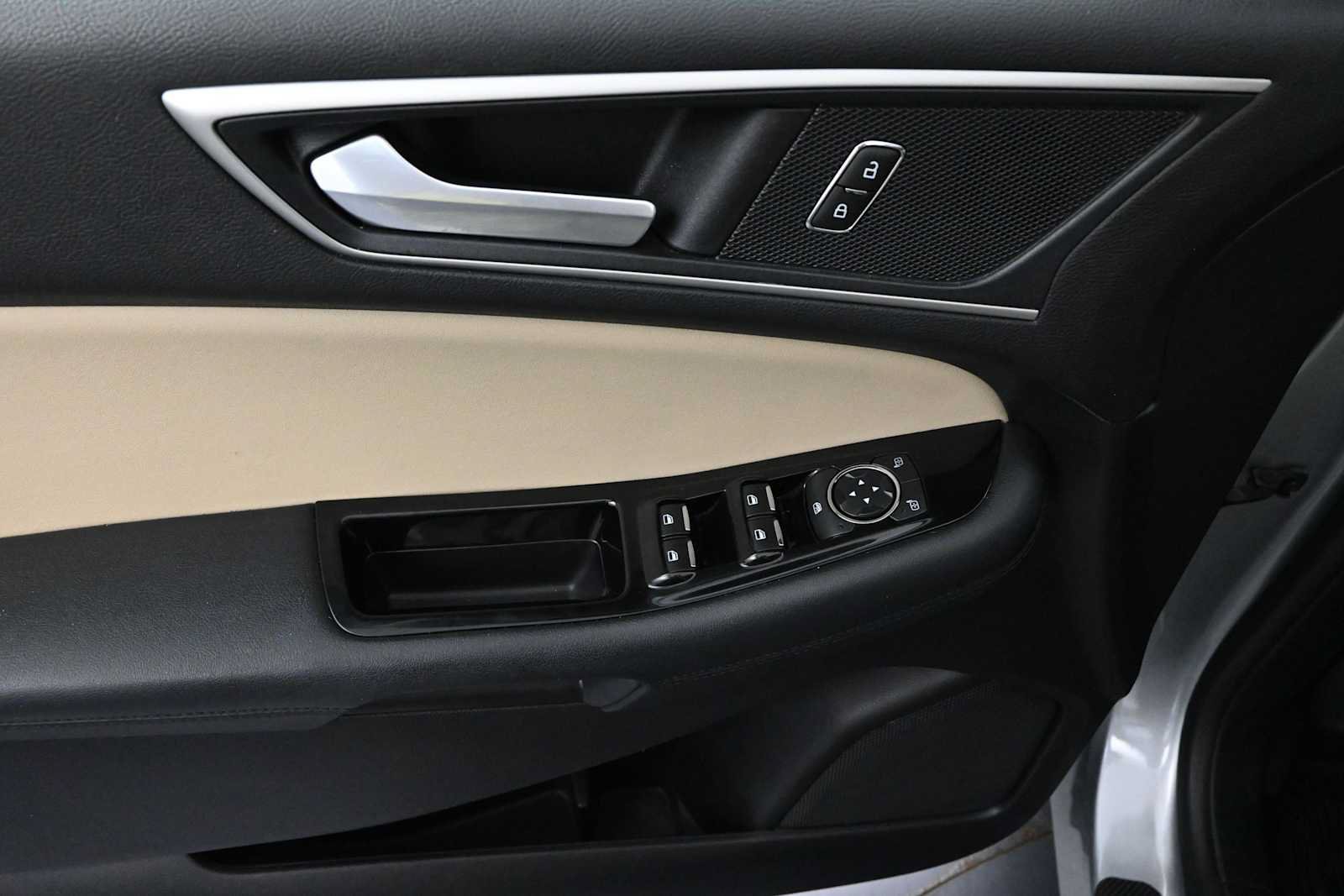 Used 2020 Ford Edge SEL w/ Convenience Package AWD/4WD image 19