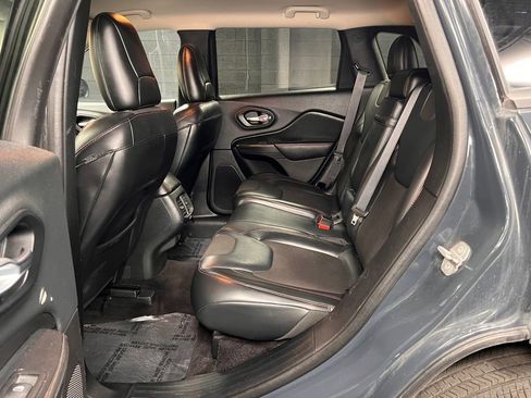 Used 2016 Jeep Cherokee Trailhawk w/ Cold Weather Group image 18