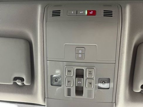 Used 2023 Volkswagen Taos SEL image 20