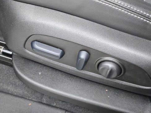 Used 2024 GMC Terrain SLT w/ Infotainment Package II image 26