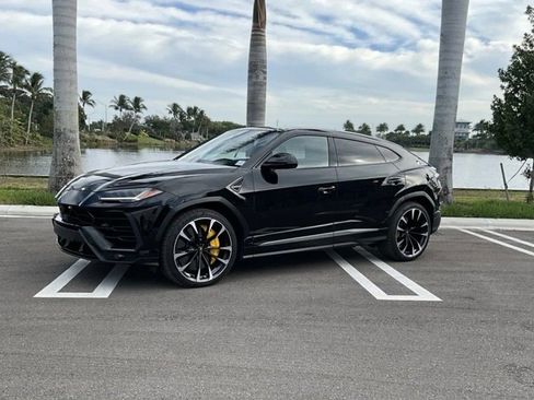 Used 2022 Lamborghini Urus AWD/4WD image 1