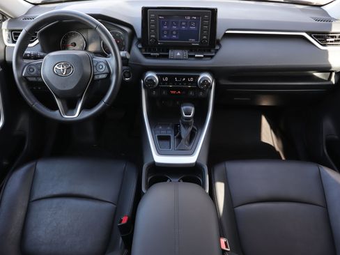 Used 2021 Toyota RAV4 XLE Premium image 6