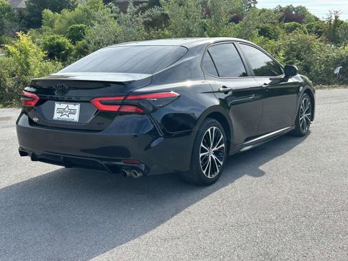 Used 2018 Toyota Camry SE FWD image 3