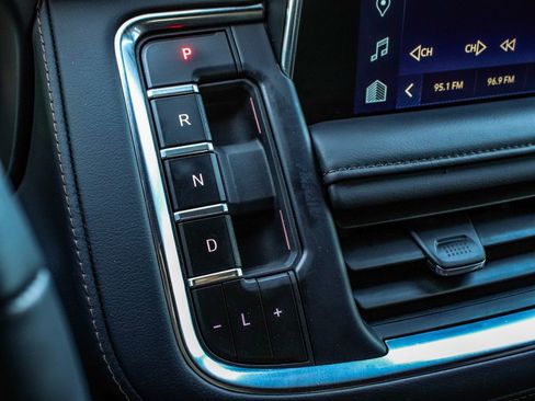 Used 2023 Chevrolet Tahoe High Country AWD/4WD image 25