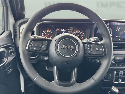 Used 2025 Jeep Wrangler Unlimited Sport AWD/4WD image 12
