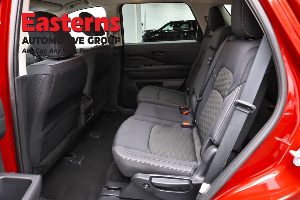 Used 2024 Nissan Pathfinder SV AWD/4WD image 23