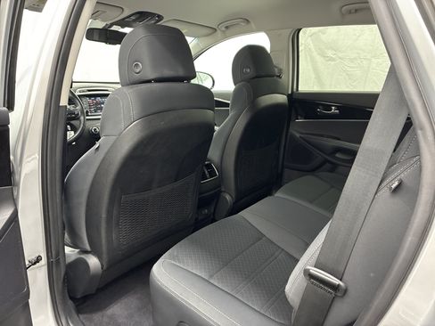 Used 2017 Kia Sorento AWD w/ LX Convenience Package image 12