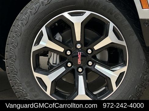 New 2026 GMC Yukon XL AT4 w/ AT4 Premium Plus Package AWD/4WD image 8