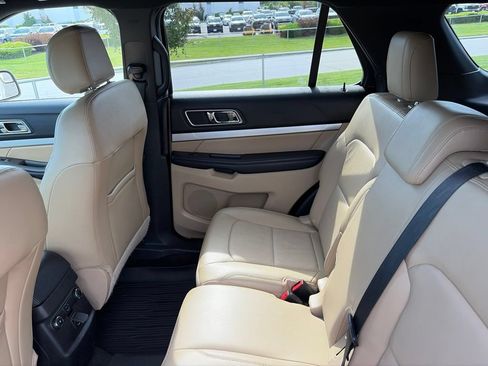 Used 2017 Ford Explorer XLT w/ Equipment Group 202A AWD/4WD image 42