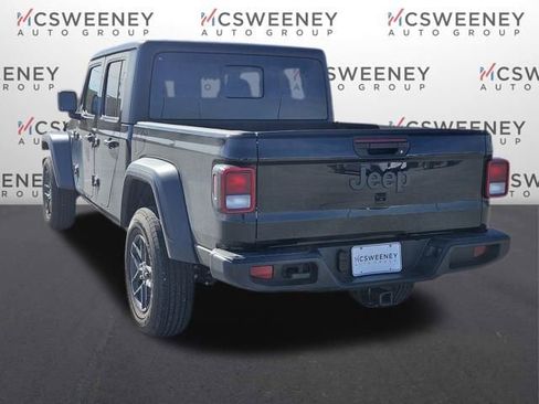 Used 2025 Jeep Gladiator Sport image 3