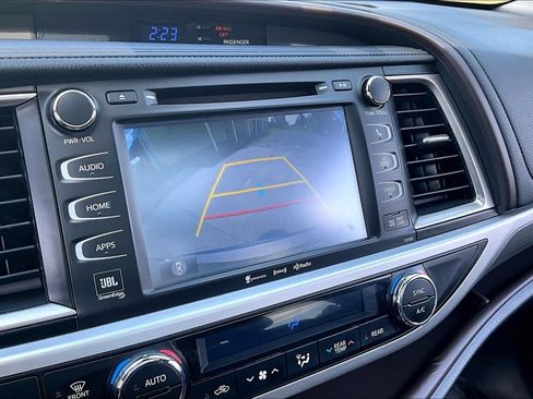 Used 2018 Toyota Highlander Limited Platinum AWD/4WD image 29