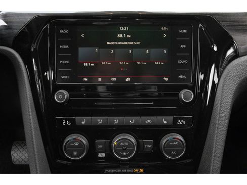 Used 2021 Volkswagen Passat 2.0T SE image 42