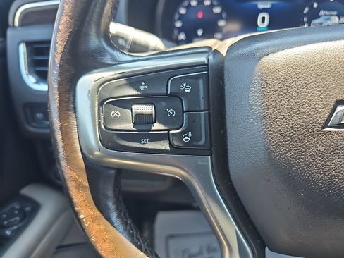Used 2023 Chevrolet Suburban LT w/ Luxury Package AWD/4WD image 17