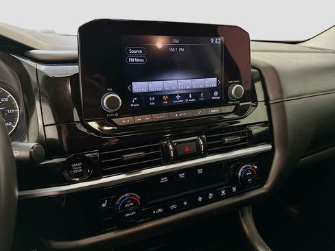 Used 2025 Nissan Pathfinder SV image 25