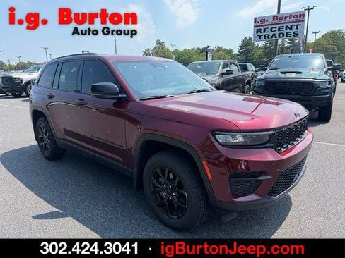 Certified 2025 Jeep Grand Cherokee Altitude AWD/4WD image 8