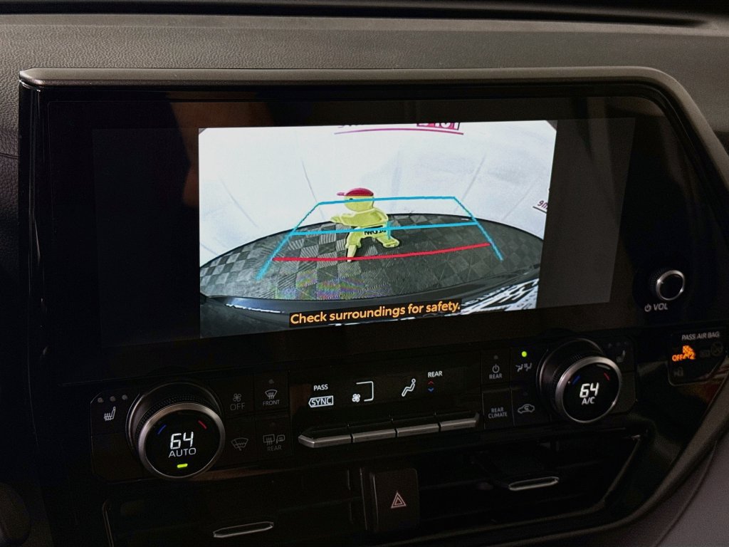 Used 2025 Toyota Highlander XLE AWD/4WD image 5