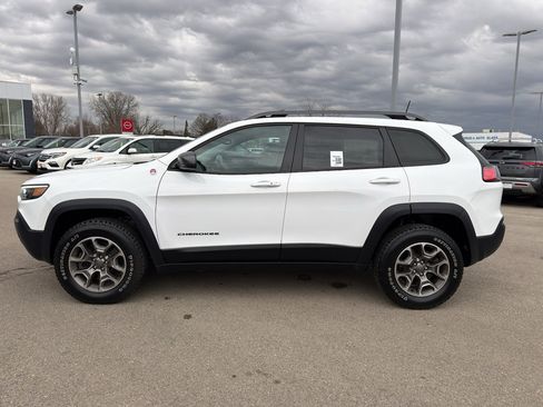 Used 2020 Jeep Cherokee Trailhawk w/ Cold Weather Group AWD/4WD image 6