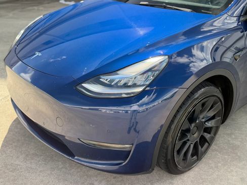 Used 2022 Tesla Model Y Long Range AWD/4WD image 2