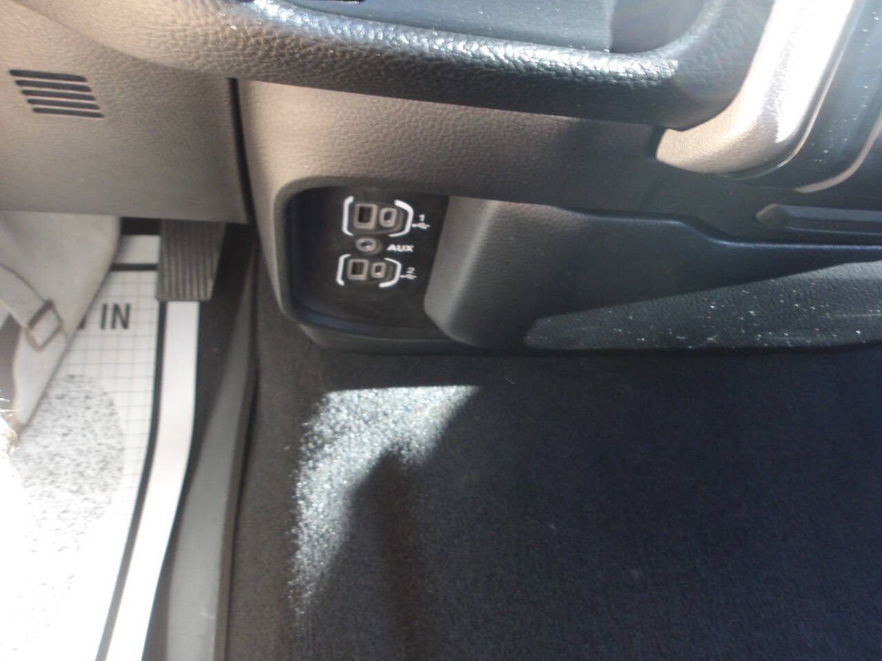Used 2019 RAM 1500 Laramie AWD/4WD image 17