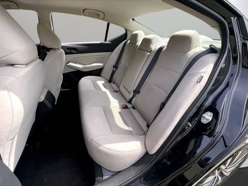 Used 2025 Nissan Altima 2.5 SV FWD image 21