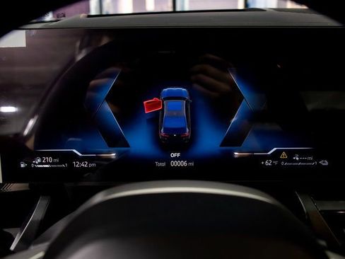 New 2026 BMW 550e xDrive w/ Premium Package image 17