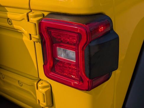 Used 2021 Jeep Wrangler Sport image 40