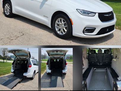 Used 2022 Chrysler Pacifica Touring-L