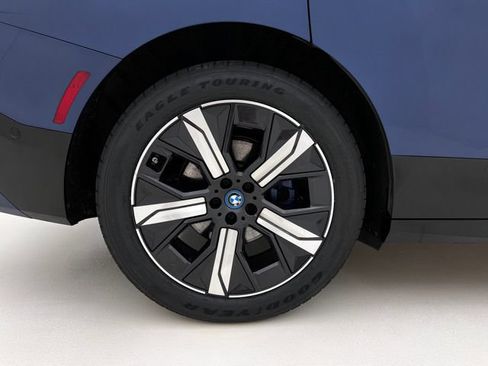 Used 2024 BMW iX xDrive50 w/ Premium Package AWD/4WD image 29