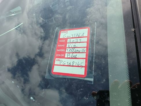 Certified 2023 Kia Telluride EX w/ EX Captain's Chair Package FWD image 10