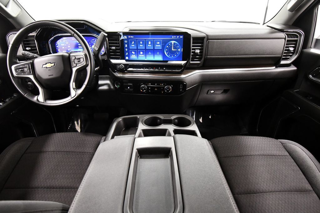 Used 2024 Chevrolet Silverado 2500 LT AWD/4WD image 3