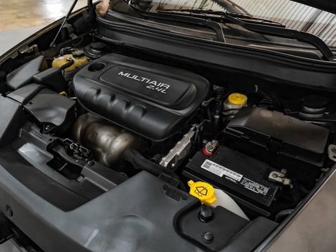 Used 2018 Jeep Cherokee Latitude Plus AWD/4WD image 44