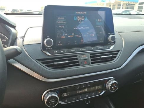 Used 2019 Nissan Altima 2.5 SV image 16