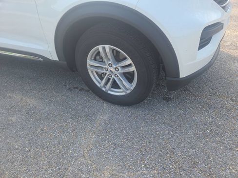 Used 2024 Ford Explorer XLT RWD image 14