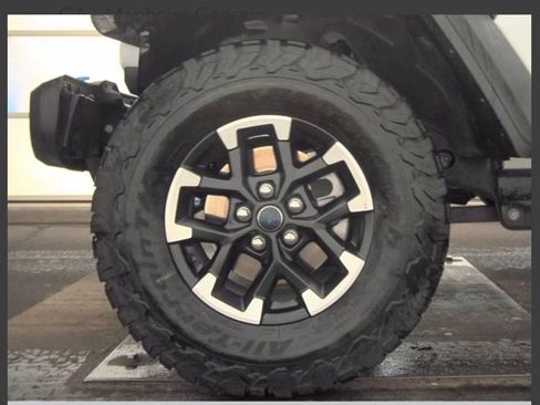 Used 2025 Jeep Wrangler Unlimited Rubicon 4xe w/ Convenience Group image 10