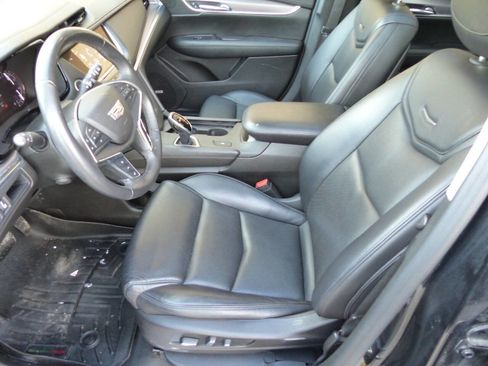 Used 2018 Cadillac XT5 Luxury w/ Driver Awareness Package FWD image 15