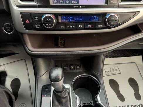 Used 2015 Toyota Highlander XLE image 26