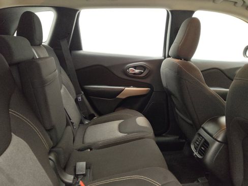 Used 2017 Jeep Cherokee Sport FWD image 21