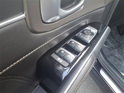 Used 2022 Kia Sorento SX image 18